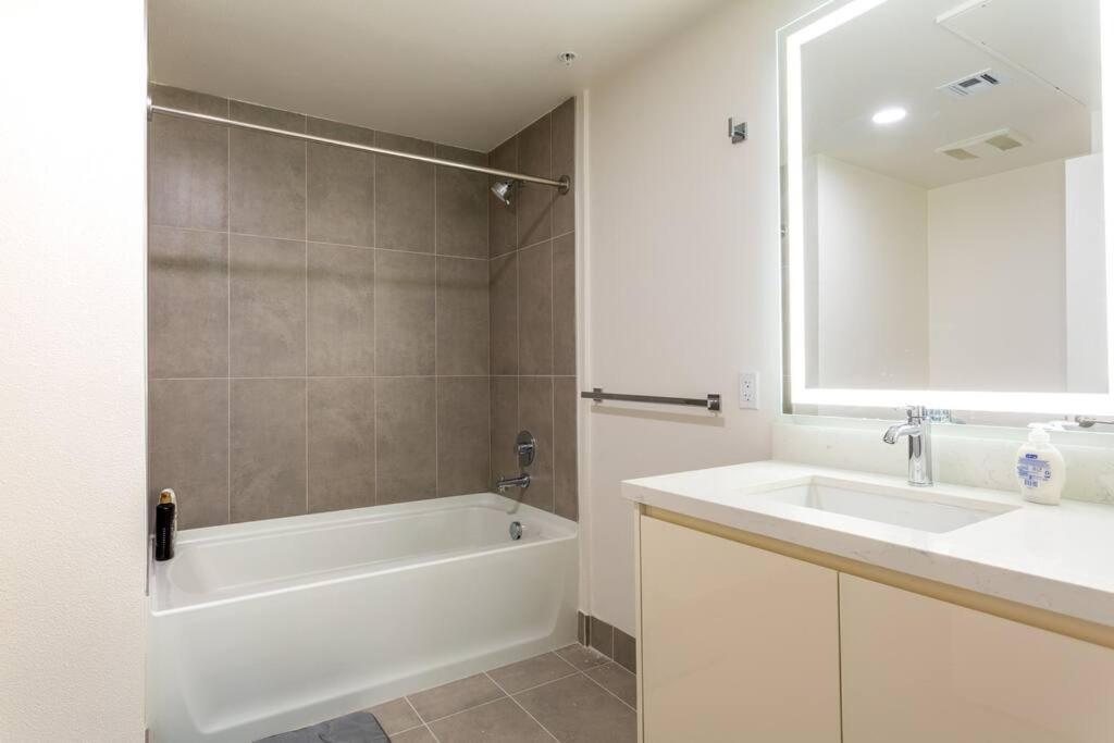 Cozy Apartment Unit With Great Amenities At Ktown Los Angeles Esterno foto